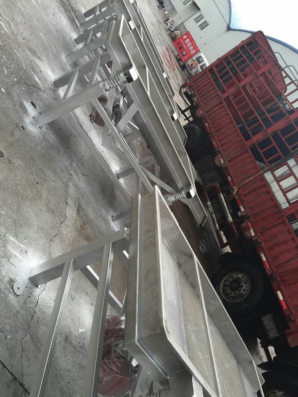 发河北邢台振动筛四台