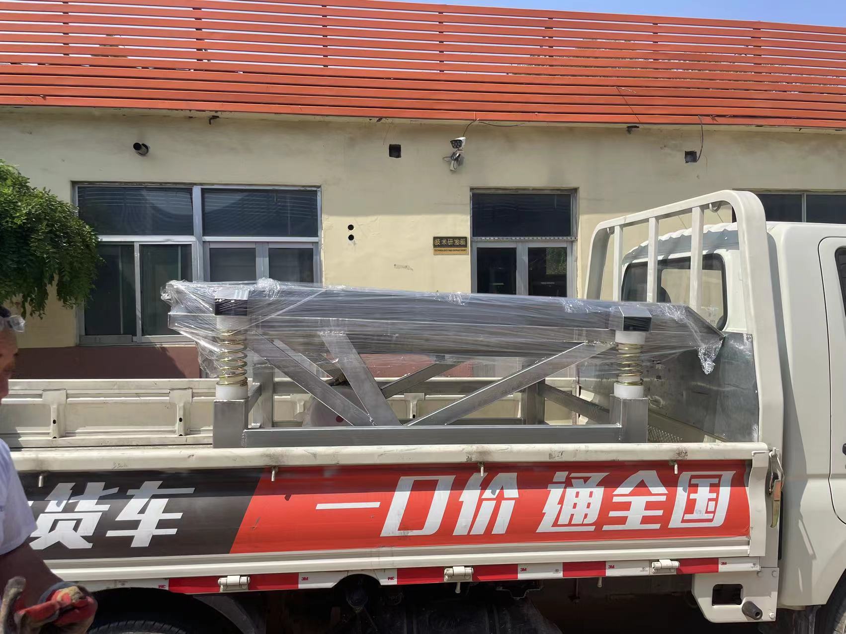 发往贵州中型带特氟龙涂层的豆芽震动去壳机——迪生机械