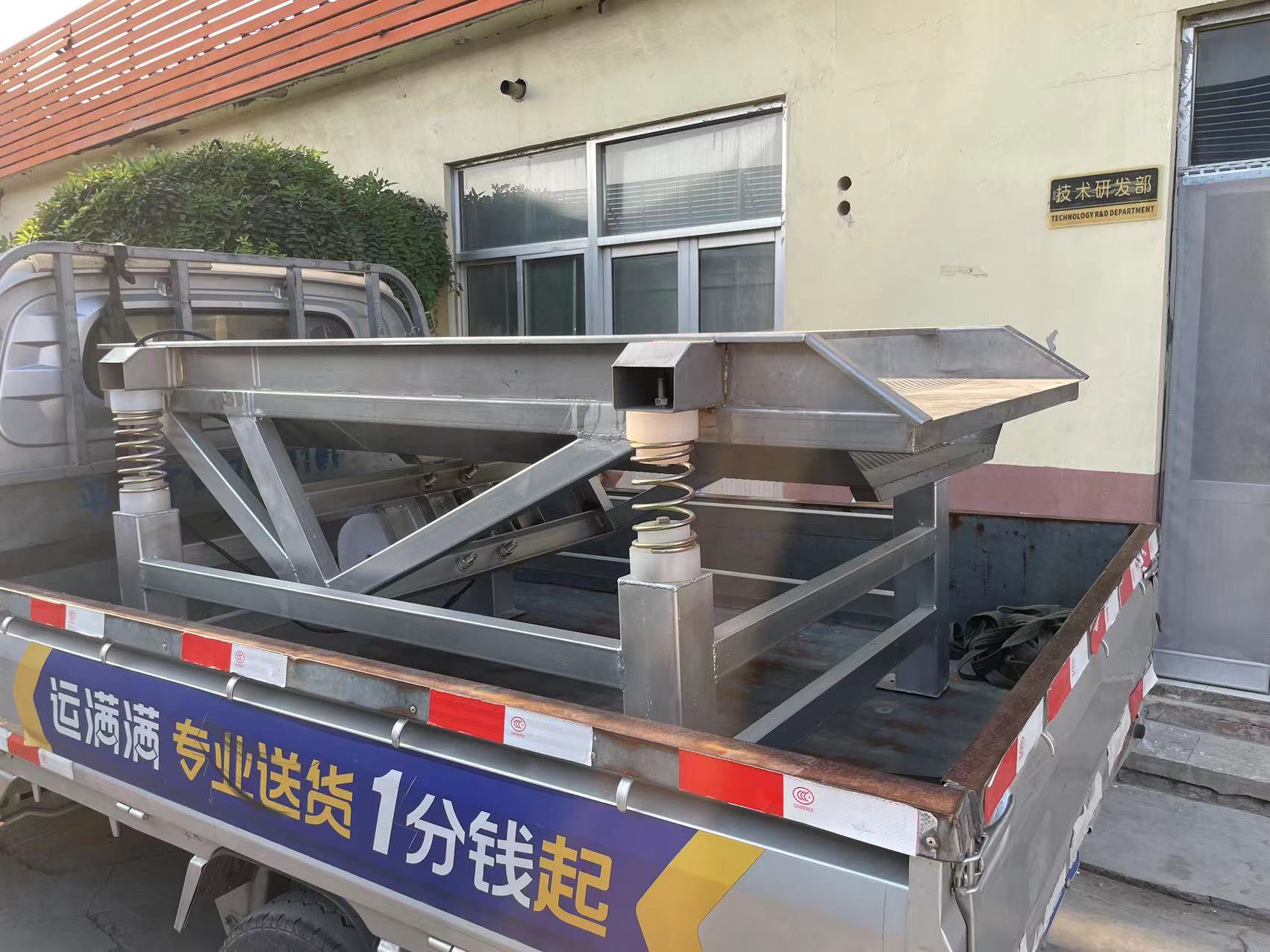迪生豆芽机械发往云南昆明中型豆芽去壳机